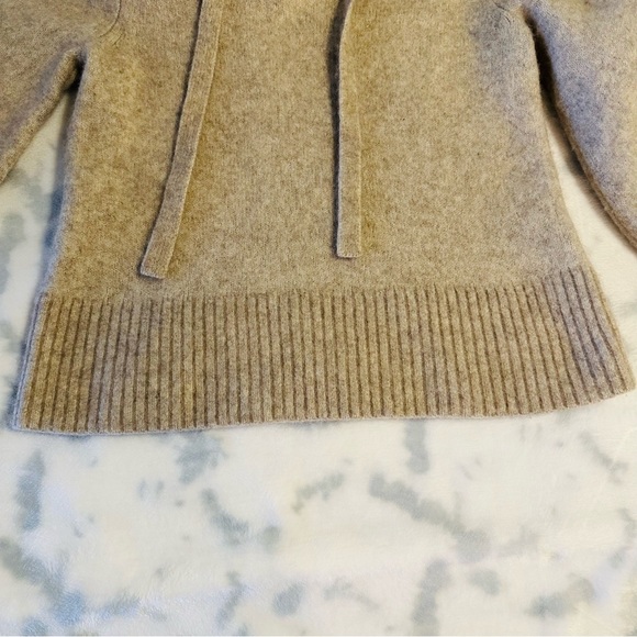 BANANA REPUBLIC CROPPED HOODIE PULLOVER BEIGE SWEATER. SIZE (S) - Picture 10 of 14